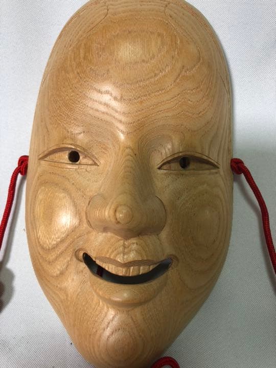 272❣️ 木彫　能面　女