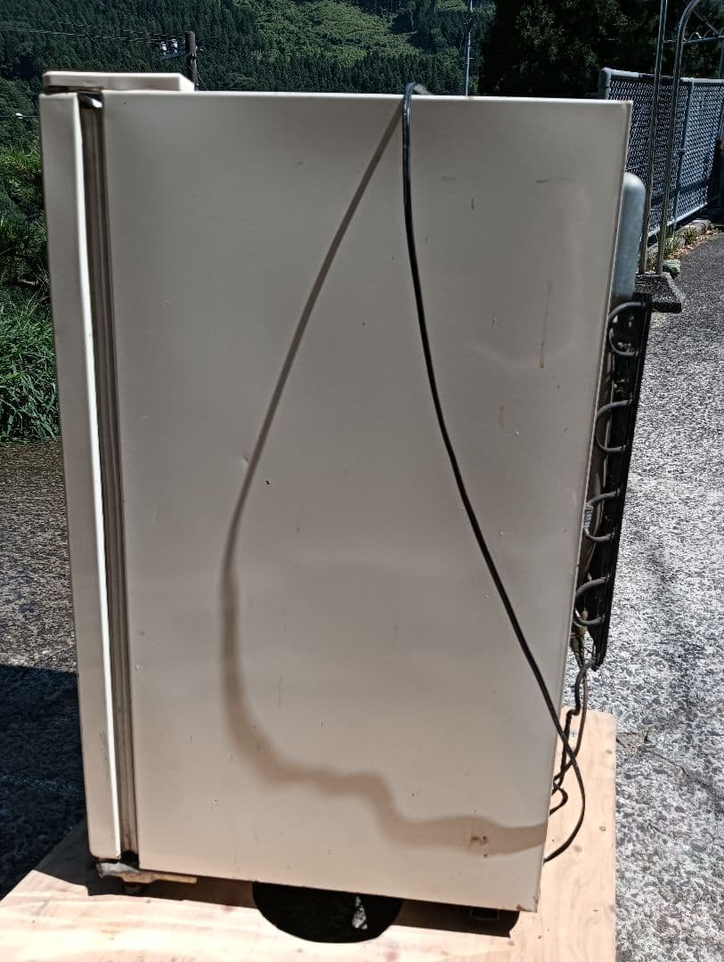 ヴィンテージ冷凍庫 シャープ電気冷凍庫 FJ-63A　1991年製