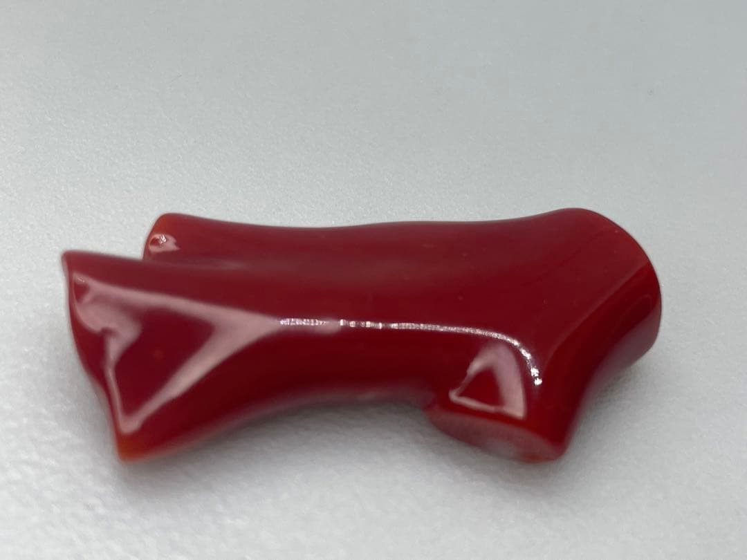 【最高級】【希少】血赤珊瑚　枝　裸石　※匿名発送