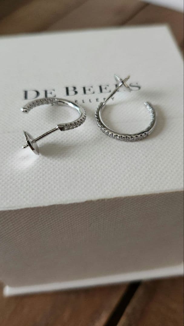 DE BEERS　ダイヤモンド　フープピアス