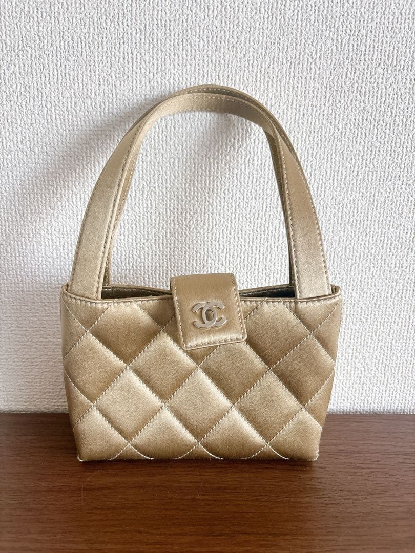 CHANEL ゴールド サテン キルティング パーティーバッグ
