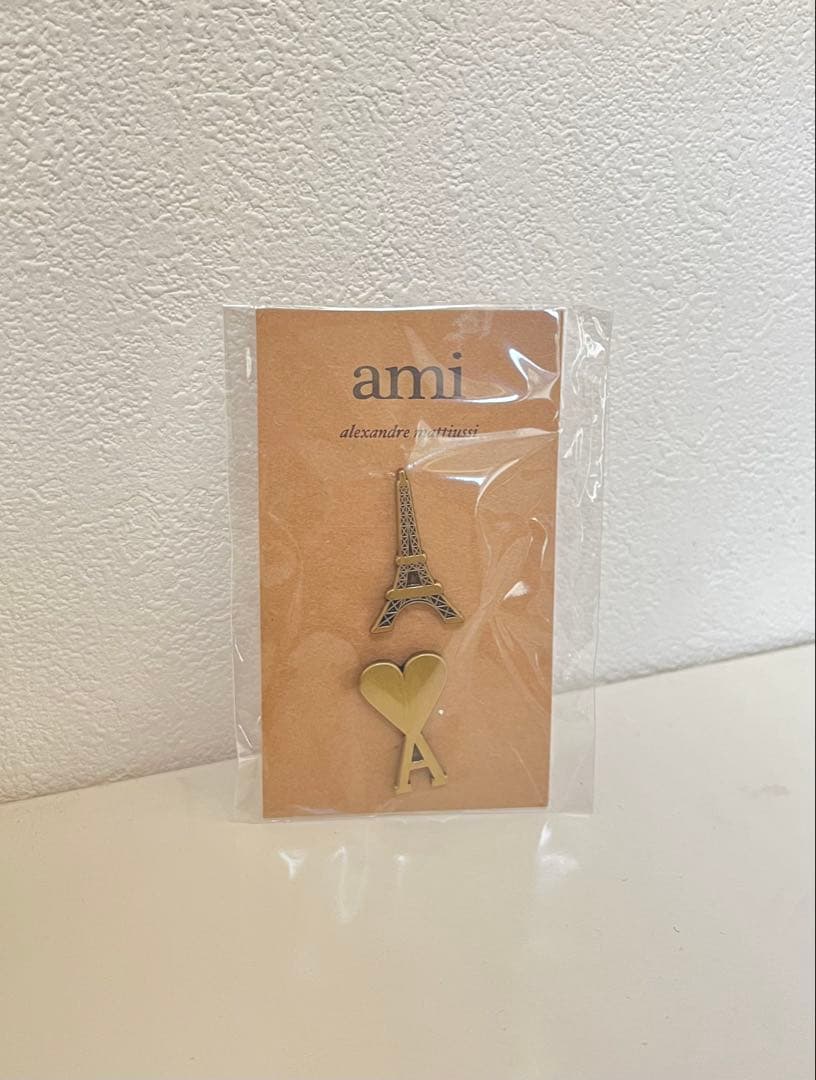 【新品】AMI PARIS アミパリス ピンバッチ