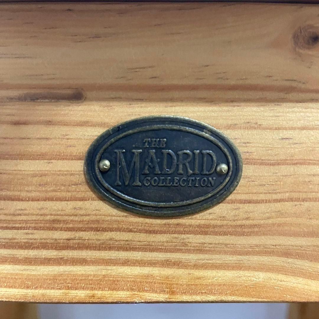 まとめ売り価格　日昇ジャパン マドリッドコレクション テーブルのみ　Se083