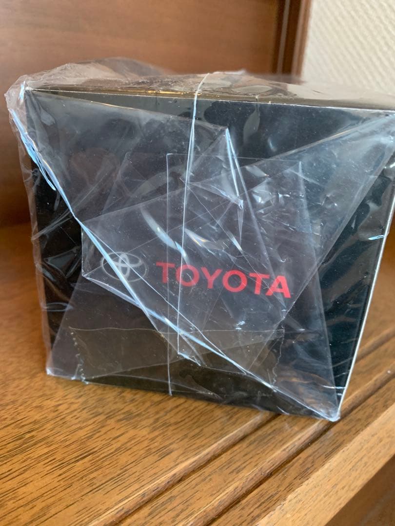 トヨタ TOYOTA ミニカー ハリアー1/30スケール　ダイキャスト製　非売品