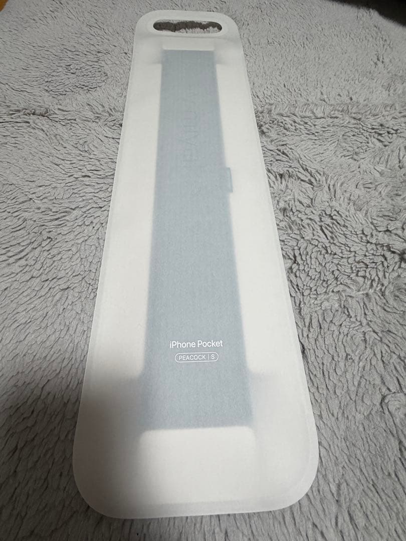 iPhone Pocket by ISSEY MIYAKE ショート　ピーコック