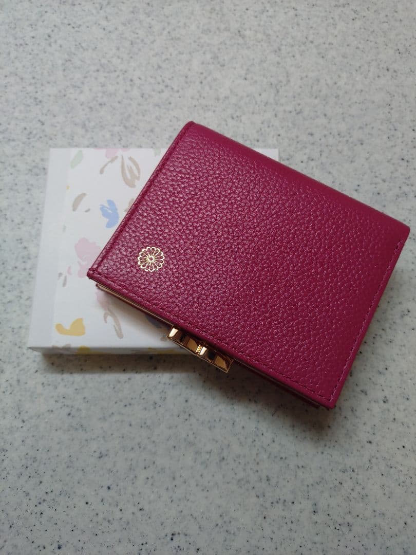 皇居　財布　二つ折りがま口財布　濃いピンク　新品・未使用