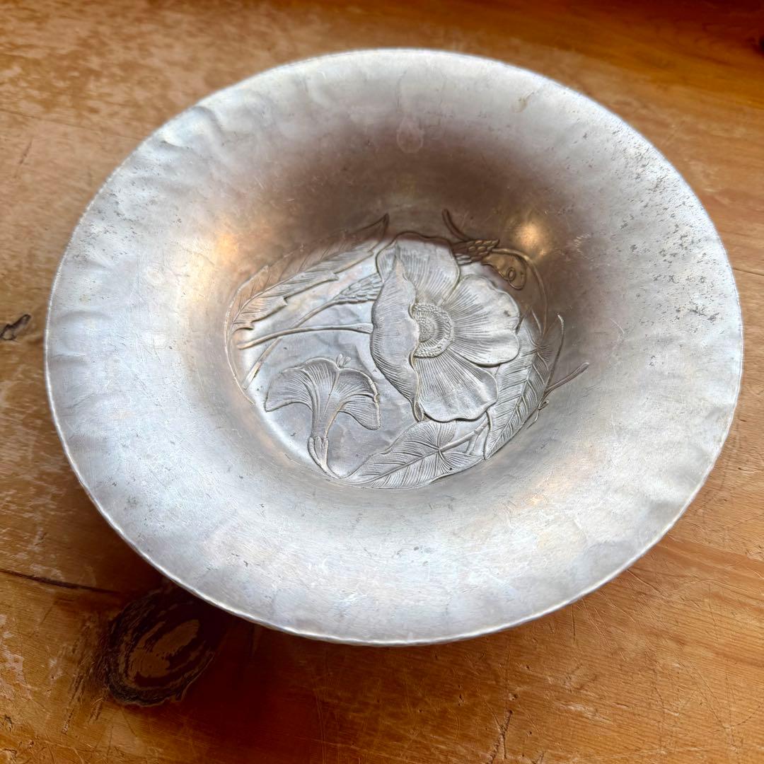 花彫刻のアルミ製ボウル アンティーク