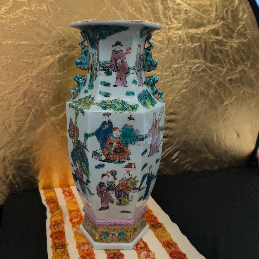 八角形の陶磁器花瓶