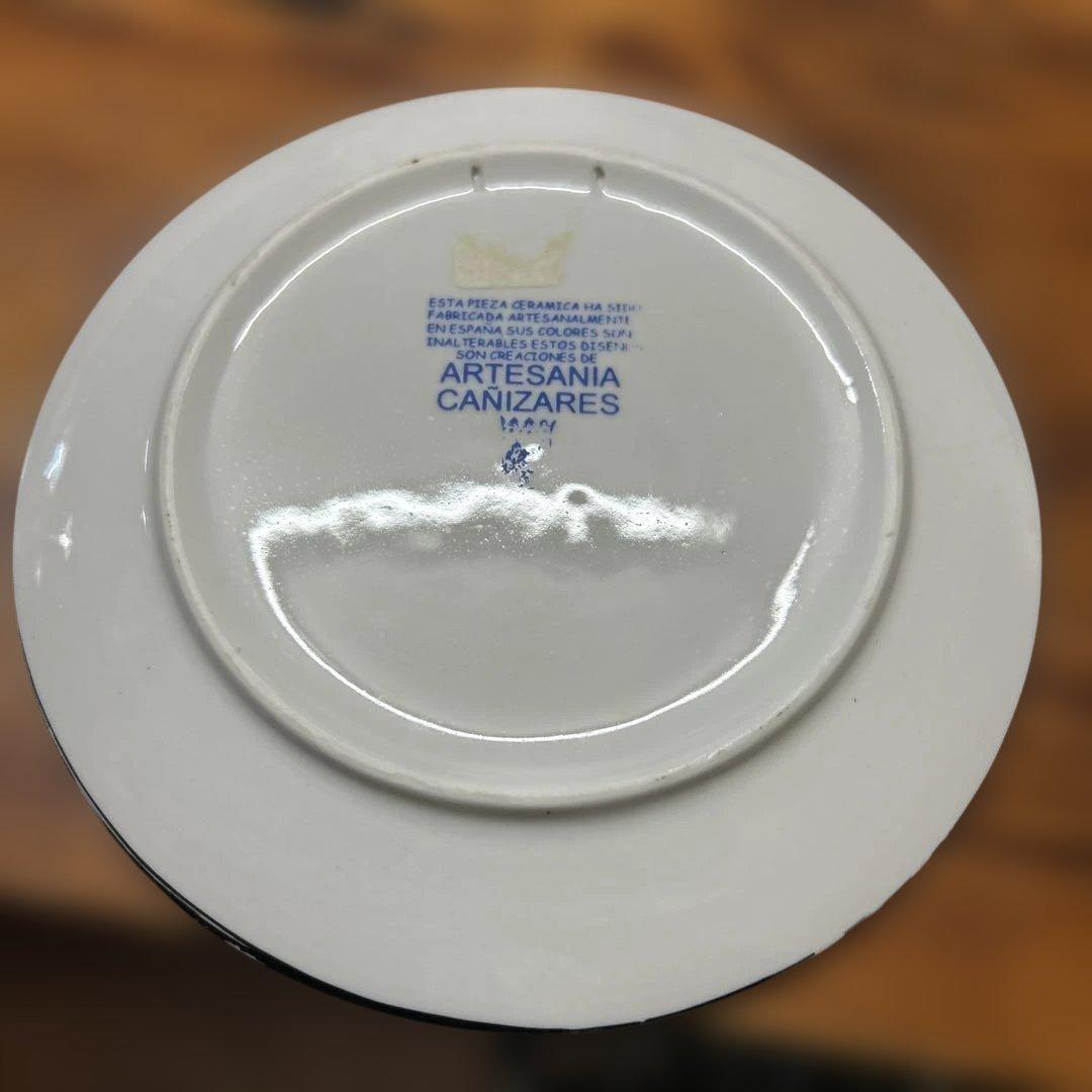 ジョアン・ミロの作品を描いたシュルレアリスムアートのプレート