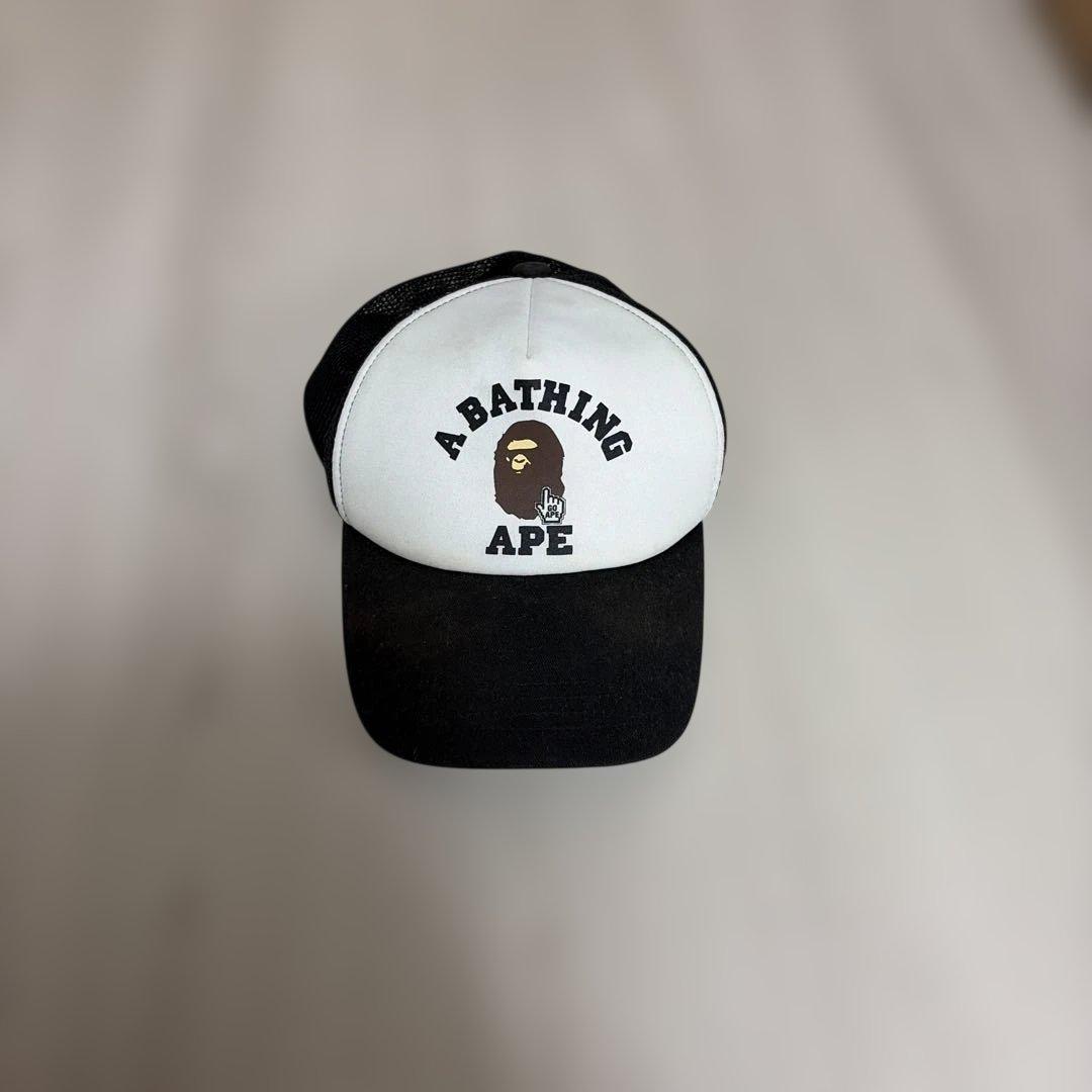 A BATHING APE トラッカーキャップ ホワイト/ブラック