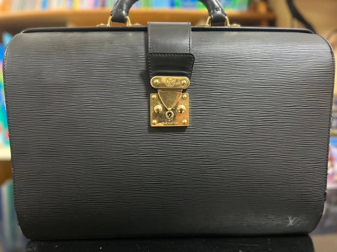 正規極美品✨ ルイ・ヴィトン エピ セルヴィエットフェルモワール ドクターバッグ