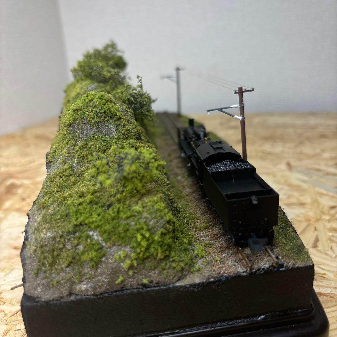 【ケースあり】Nゲージ 撮影背景 保管用ジオラマ -樹々の傍らを走る線路-