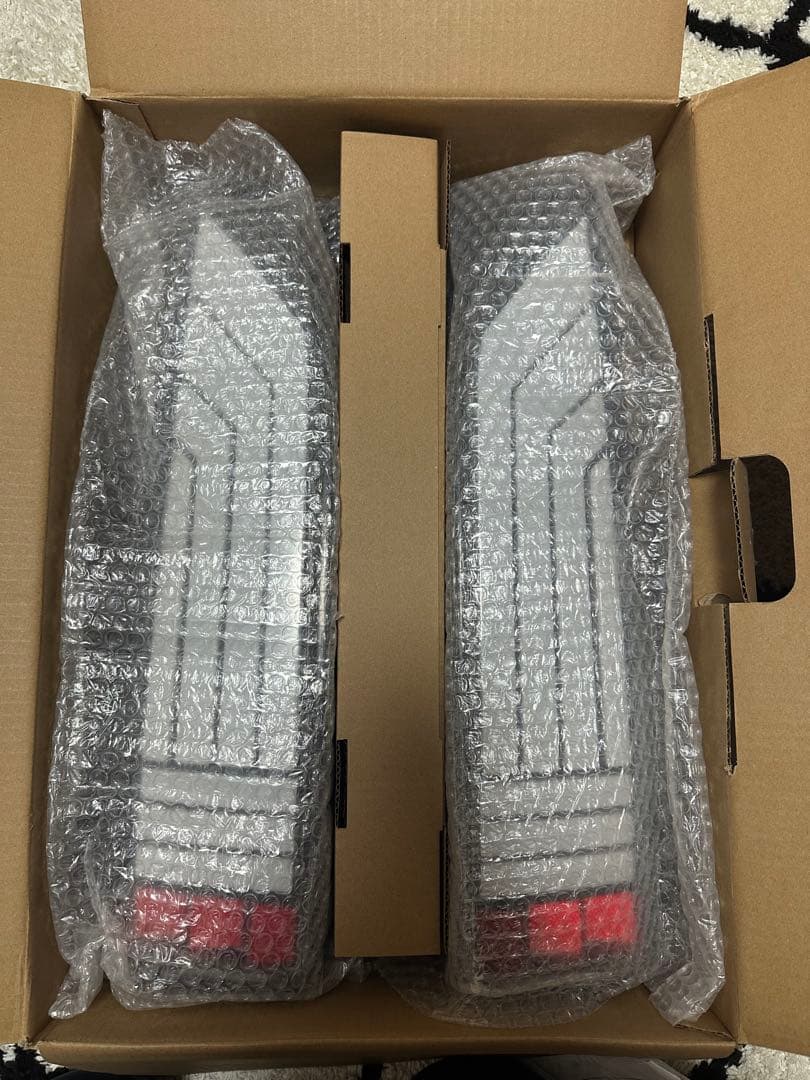 200系ハイエースフルLEDファイバーテールランプ クリア/ホワイト　ヘリオス製