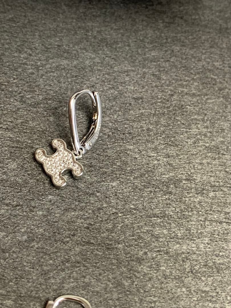 シルバー トリオンフ ラインストーン ピアス