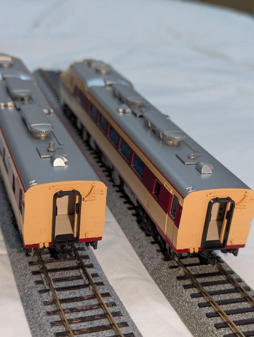 KATO　キハ８１ 【1-612】　HOゲージ　2両セット　純正室内灯点灯