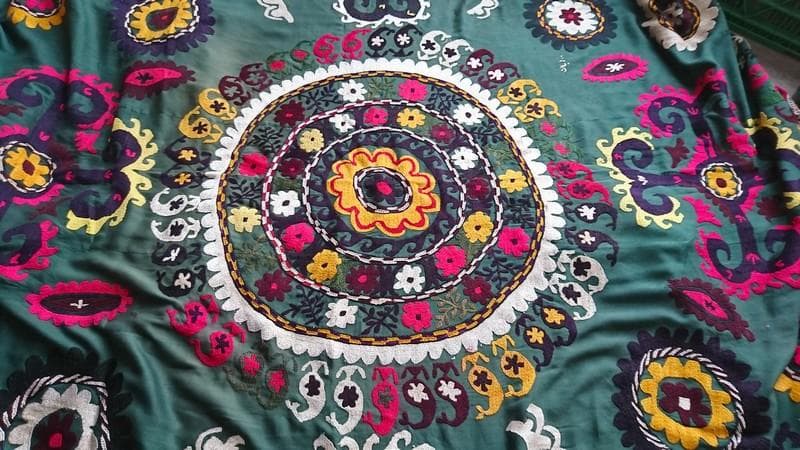 ★B2002★巾210㎝ 特大　刺繍布　アンティーク　花文様　エスニック