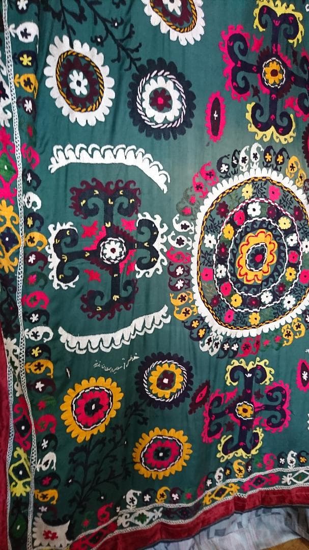 ★B2002★巾210㎝ 特大　刺繍布　アンティーク　花文様　エスニック