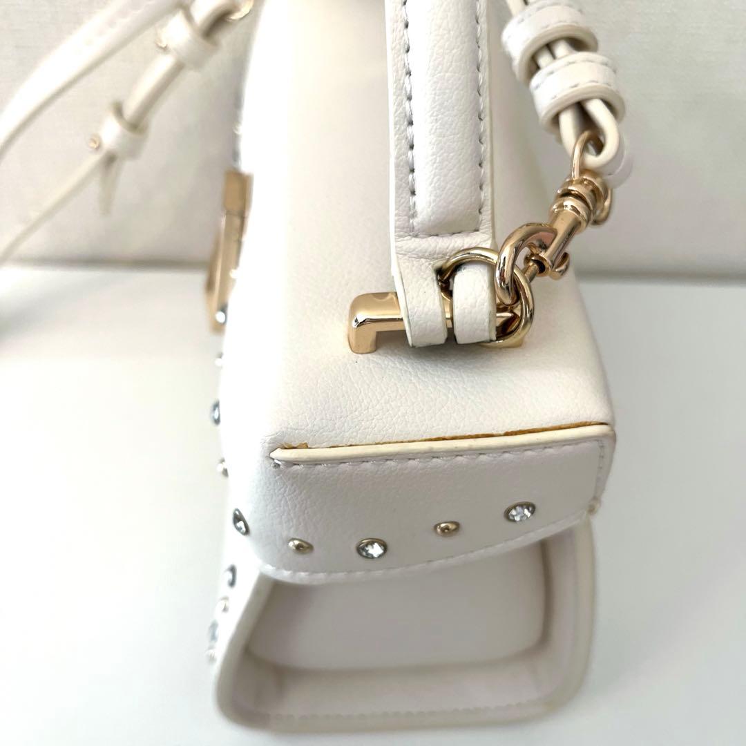 ビジュースタッズポシェット ショルダーバッグ アイボリー