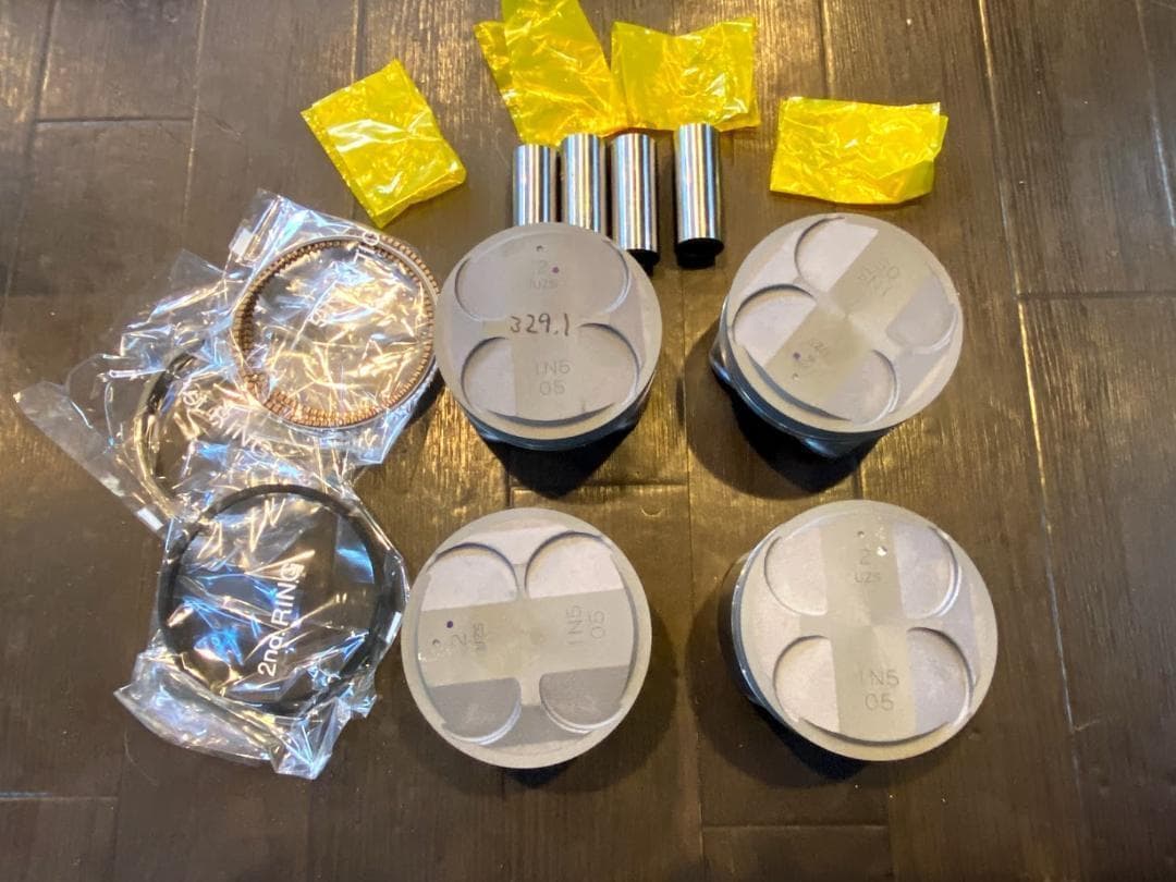 Ｓ１５シルビアオーテック　　純正ピストン