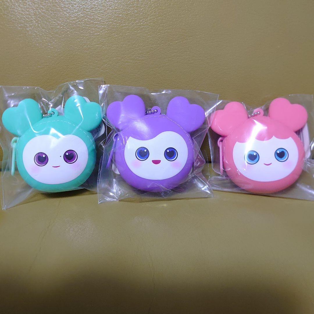 TWICE LOVELYS シリコンミニウォレット　ミナ・サナ・モモ