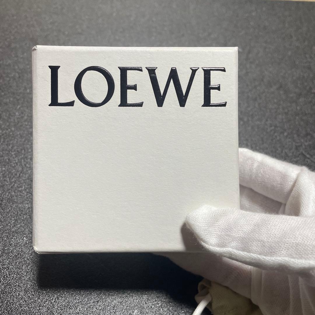 LOEWE シルバーブローチ ロゴデザイン