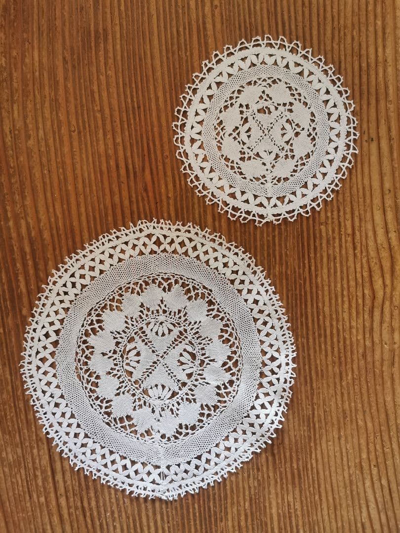 アンティーク マルチーズレースラウンドドイリー 涼やかなリネン糸 マルタ十字✠