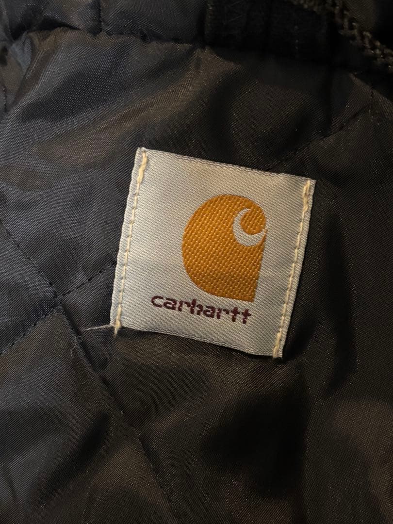 黒のフード付きジャケット Carhartt
