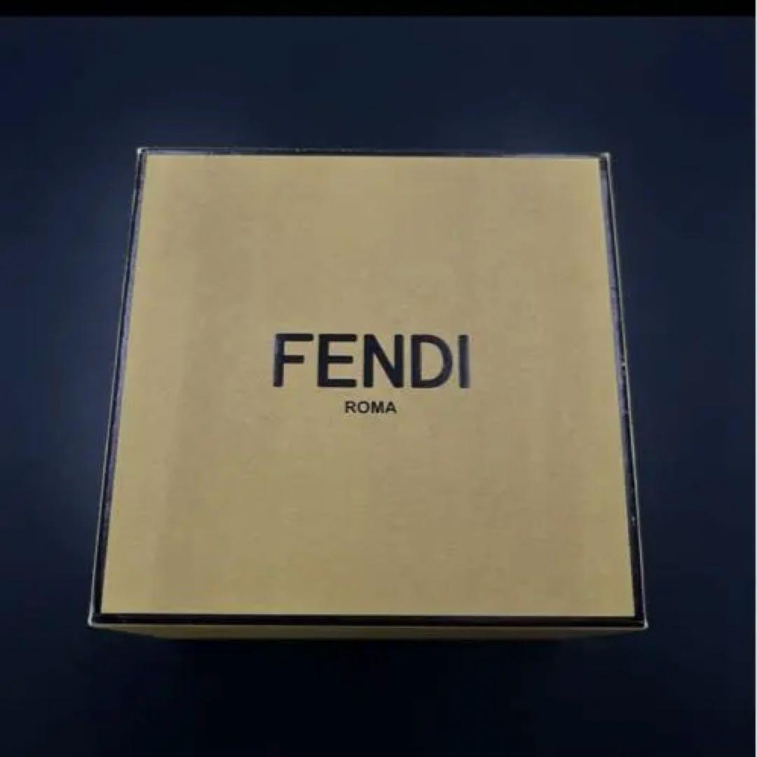 フェンディ　ブローチ　フォーエバー　FFロゴ　ブラックメタル　ゴールド　刻印入り