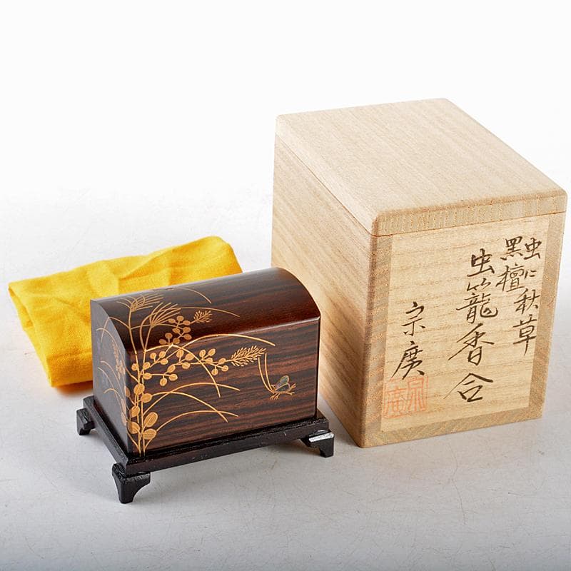 茶道具　山中塗　道場宗廣作　虫に秋草　黒檀虫篭蒔絵　香合　共箱　M　R5279