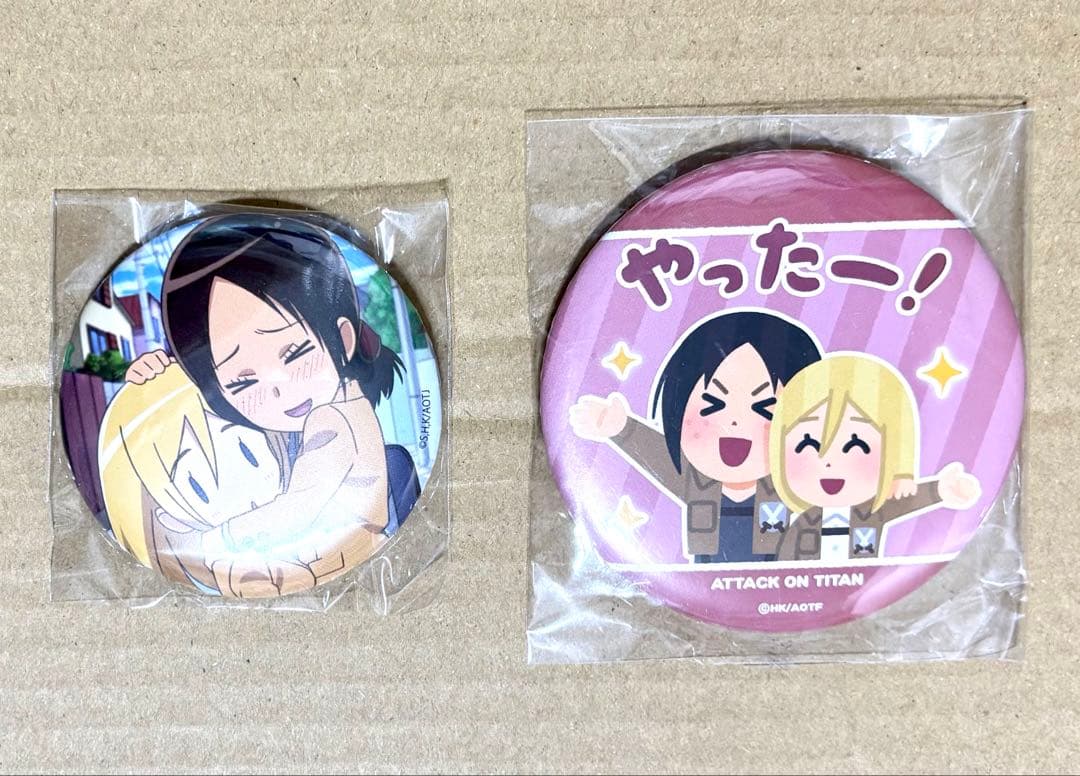 進撃の巨人　ヒストリア　ユミル　クリスタ　缶バッジ　巨人中学校　いらすとや