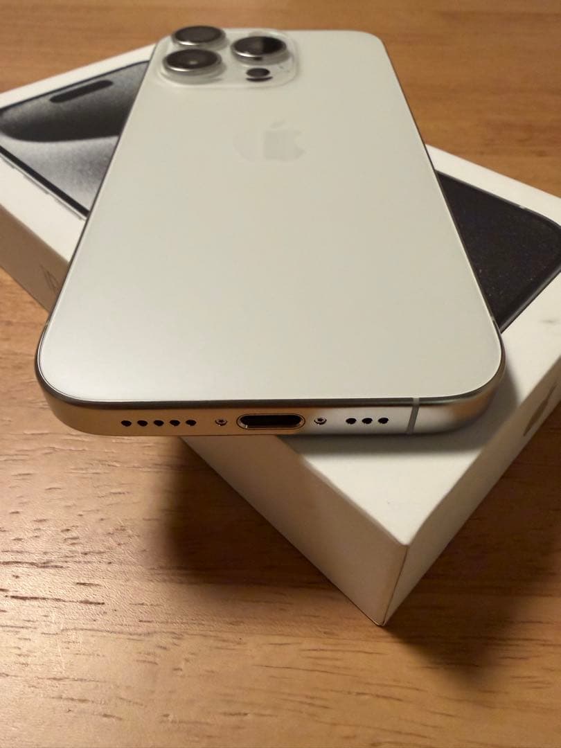 iPhone 15 pro 128GB ホワイトチタニウム