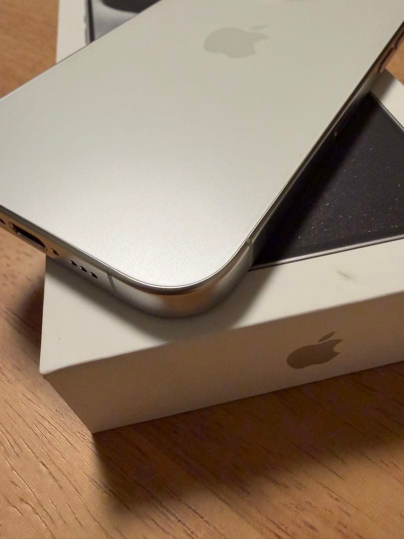 iPhone 15 pro 128GB ホワイトチタニウム