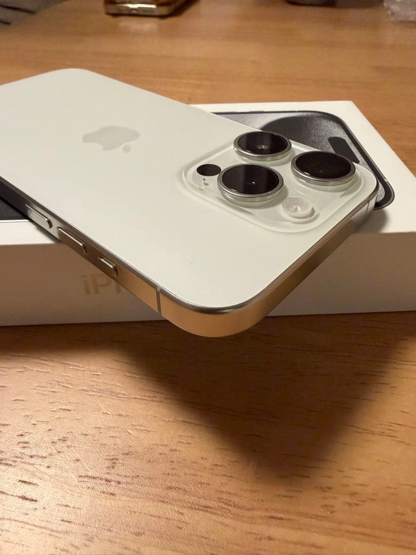 iPhone 15 pro 128GB ホワイトチタニウム