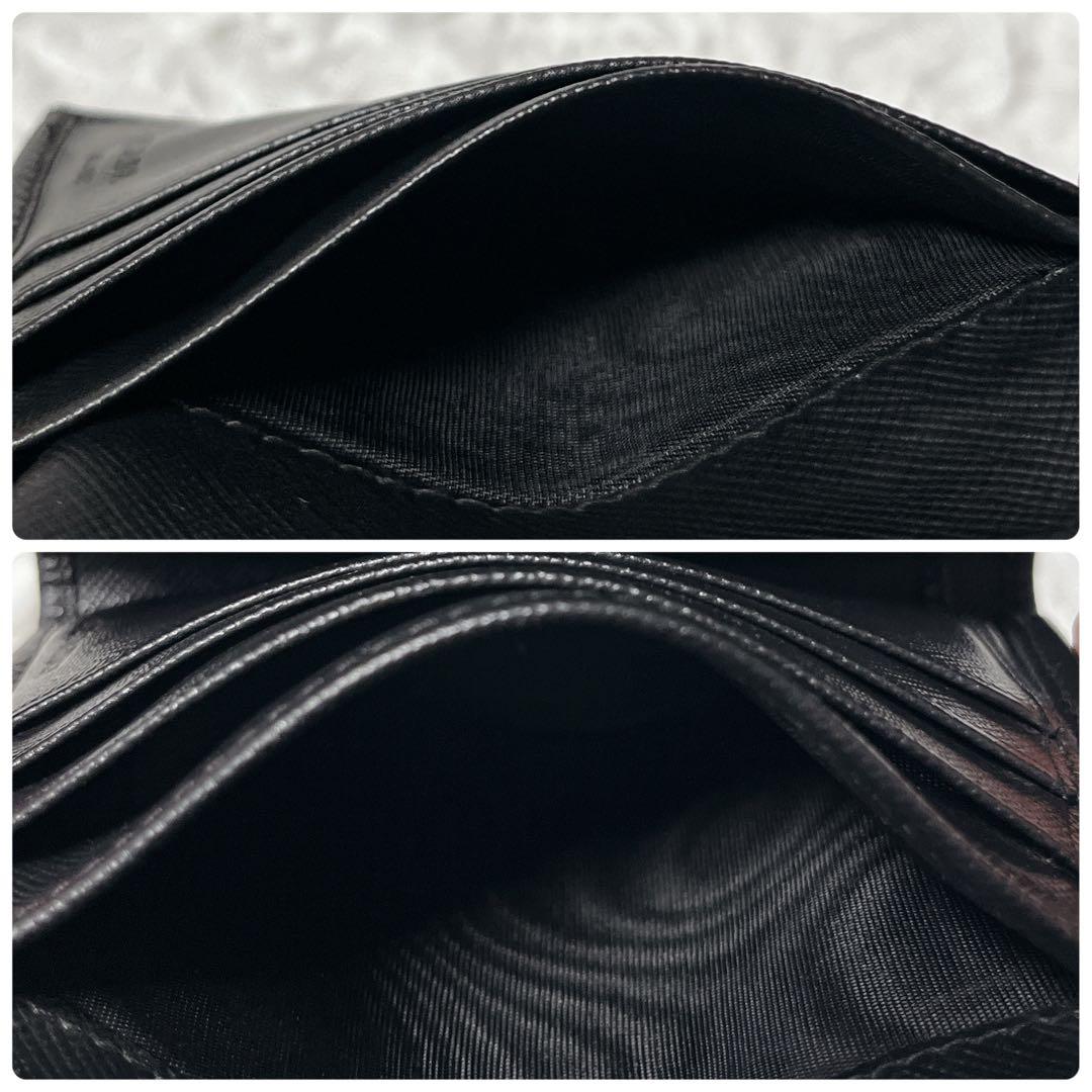 PRADA ブラック 三つ折り財布　プラダ　黒　サフィアーノレザー　コンパクト