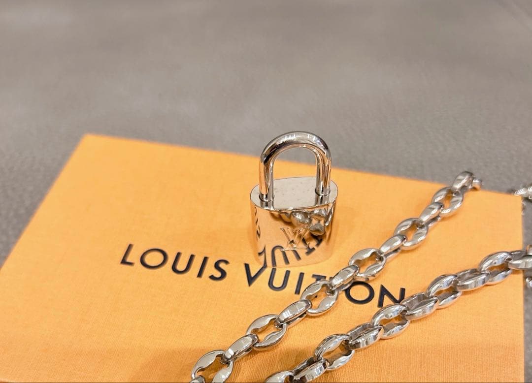 正規品　LOUIS VUITTON シルバー南京錠 ネックレス