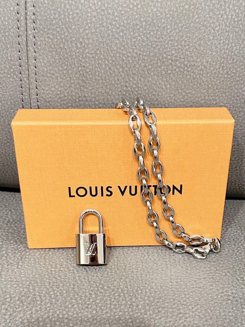 正規品　LOUIS VUITTON シルバー南京錠 ネックレス