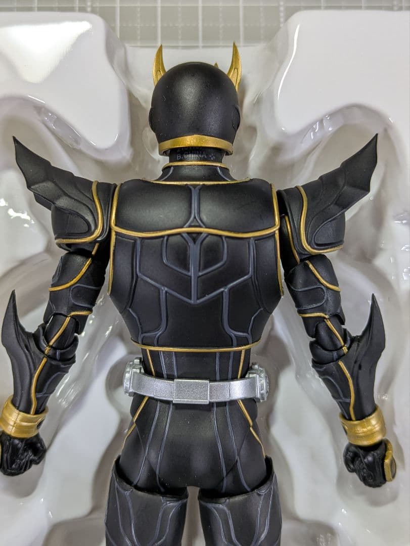 S.H.Figuarts 真骨彫製法　仮面ライダークウガ　アルティメットフォーム