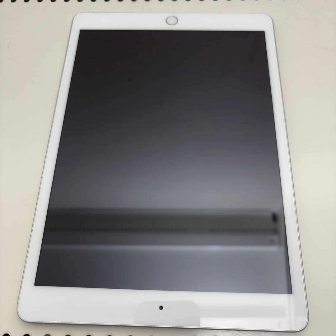 早い者勝ち　iPad 第８世代　32GB