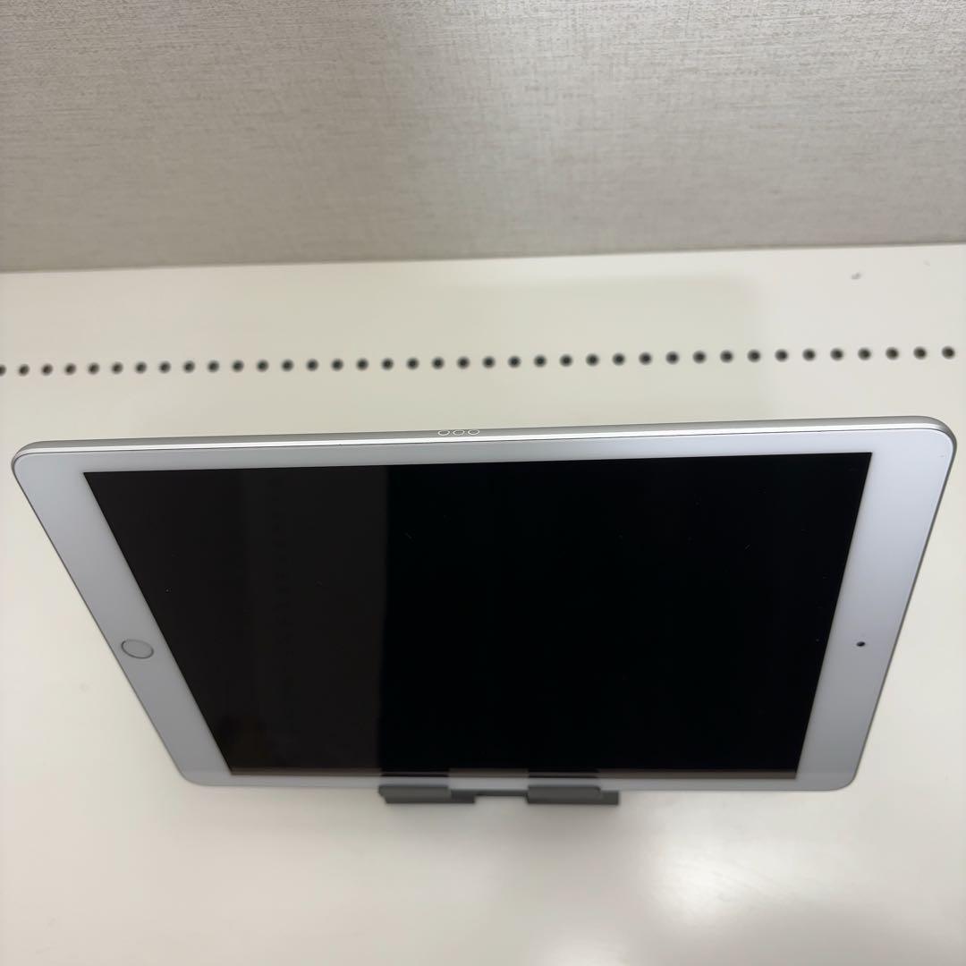早い者勝ち　iPad 第８世代　32GB