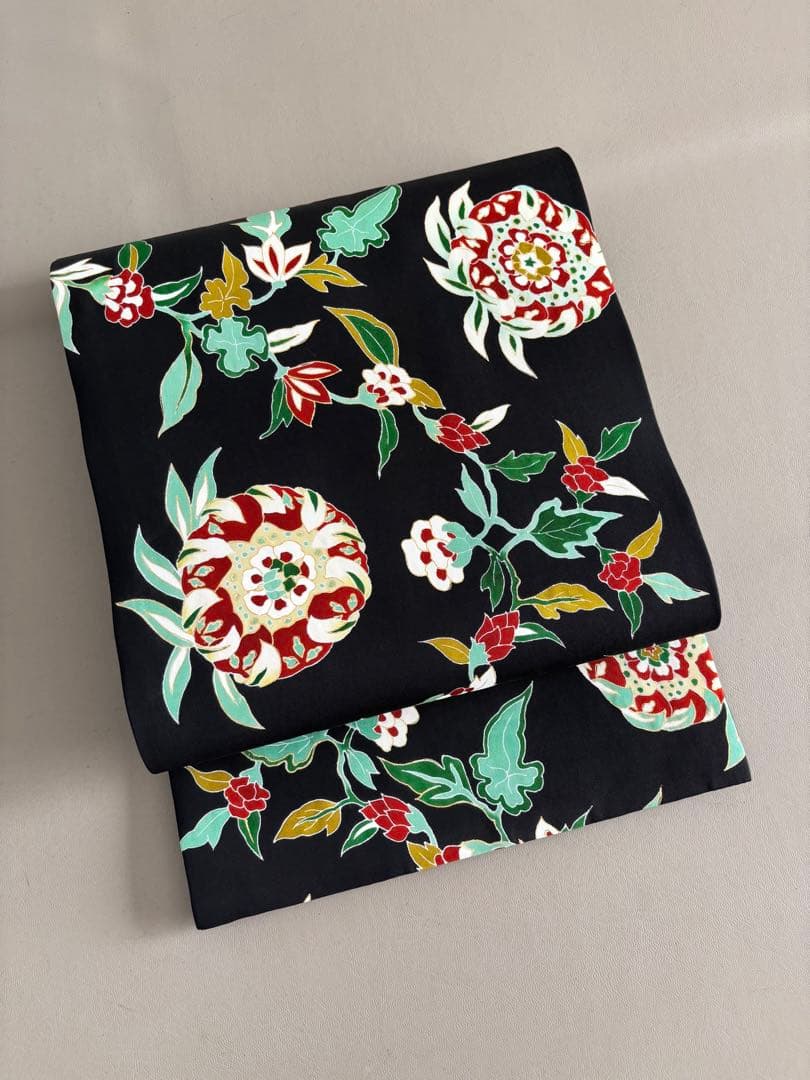 正絹 塩瀬 九寸名古屋帯 黒地 花唐草 友禅染め 赤×グリーン×白×ベージュ