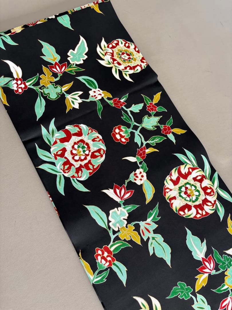 正絹 塩瀬 九寸名古屋帯 黒地 花唐草 友禅染め 赤×グリーン×白×ベージュ