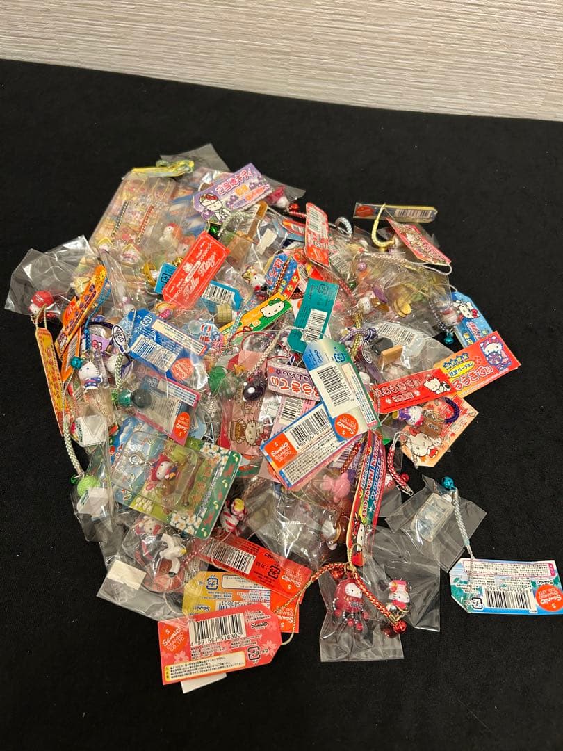 ご当地ハローキティ ストラップ 87個 まとめ売り　未使用