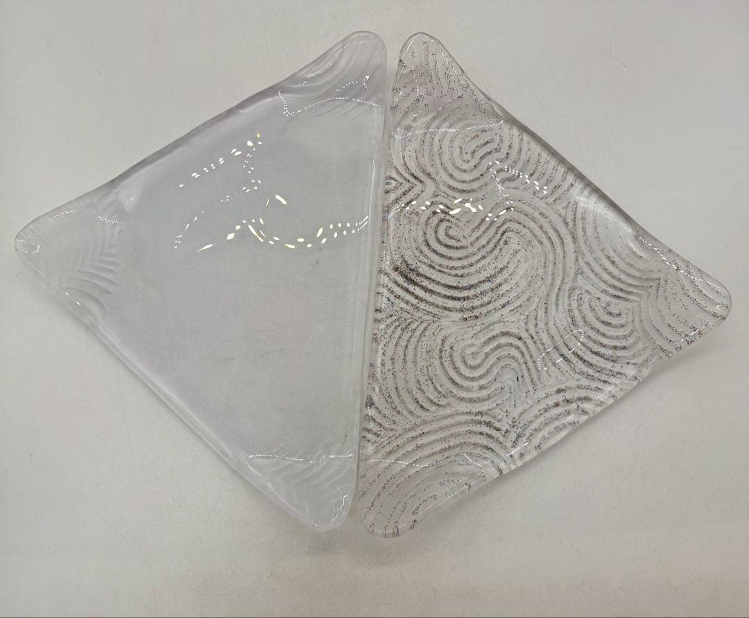 坂田甚内作　ガラス2点　三角　送料込み250611