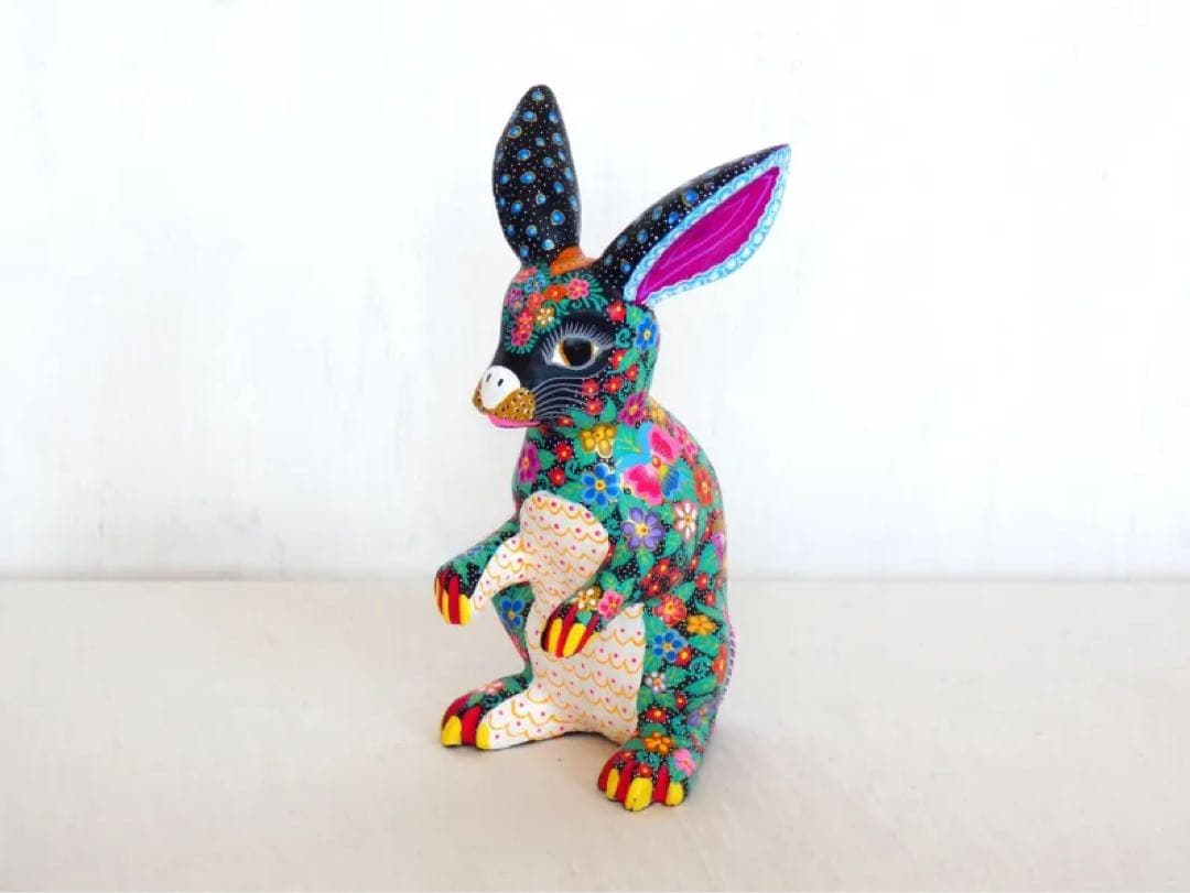 アレブリヘ　メキシコ　ウッドカービング　 『花祭りのウサギ』