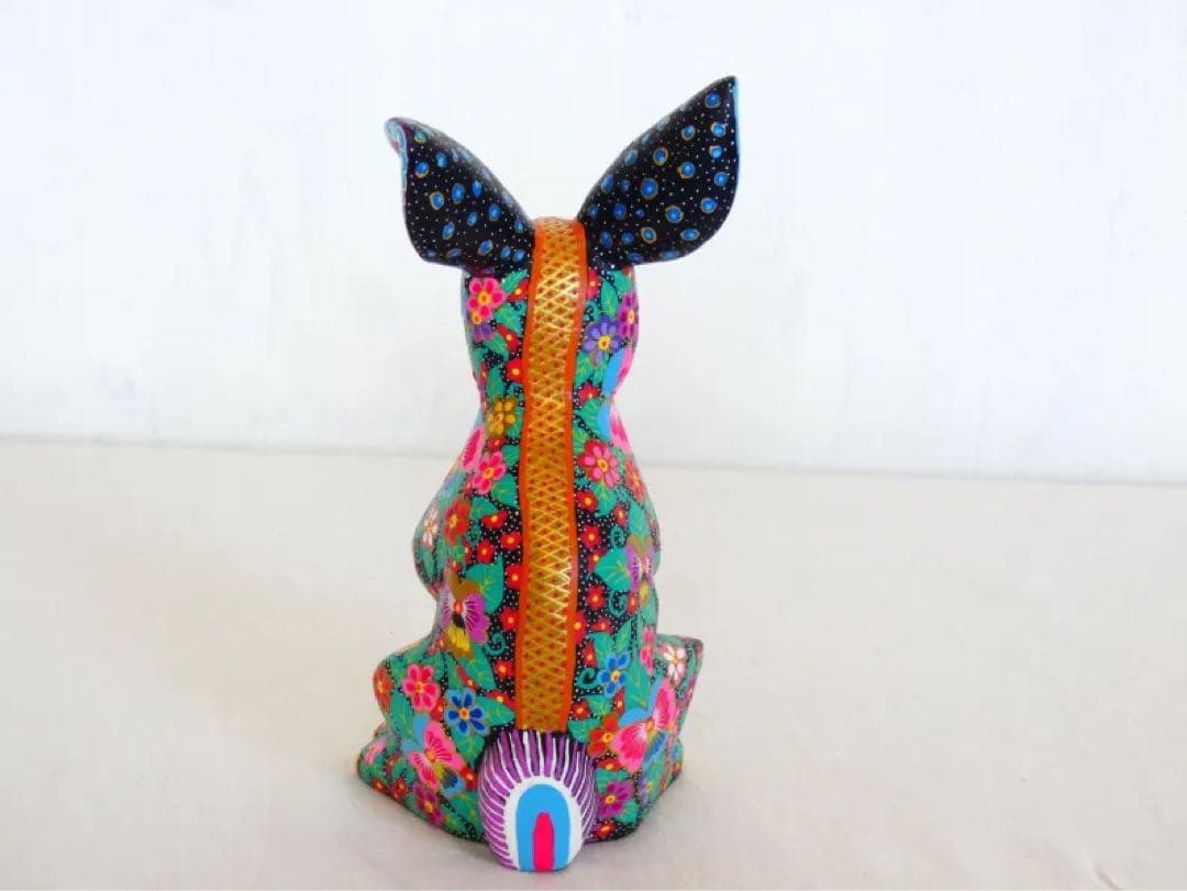 アレブリヘ　メキシコ　ウッドカービング　 『花祭りのウサギ』