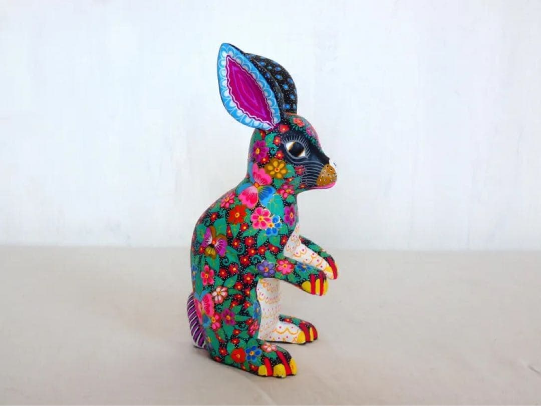 アレブリヘ　メキシコ　ウッドカービング　 『花祭りのウサギ』