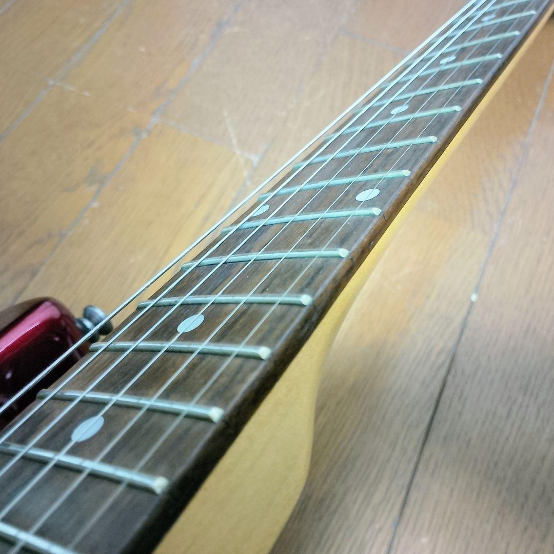 Bacchus　ストラトキャスタータイプ　エレキギター　弦は新品に交換済み！