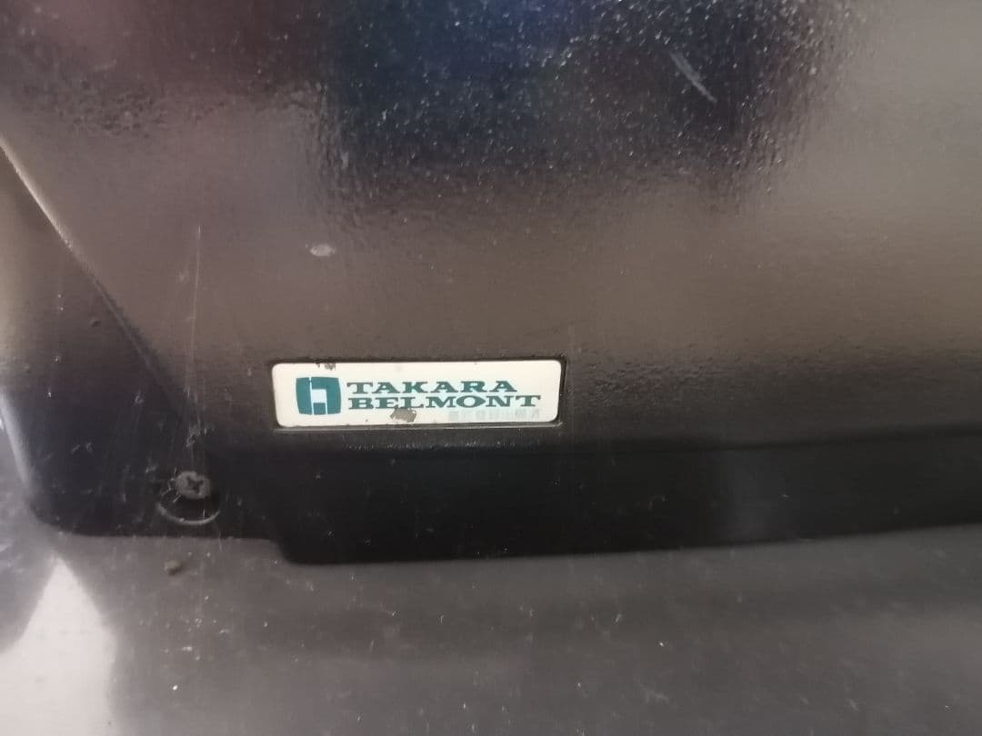 タカラベルモント合成皮革の電動美容院用カット椅子①