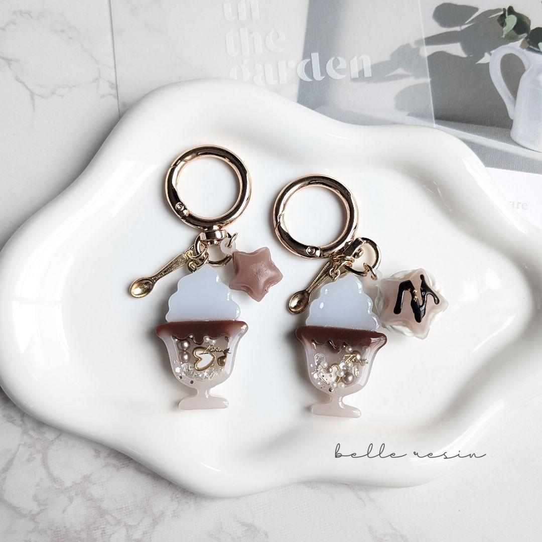 レジン マカロンつき cafe シェイカーキーホルダー