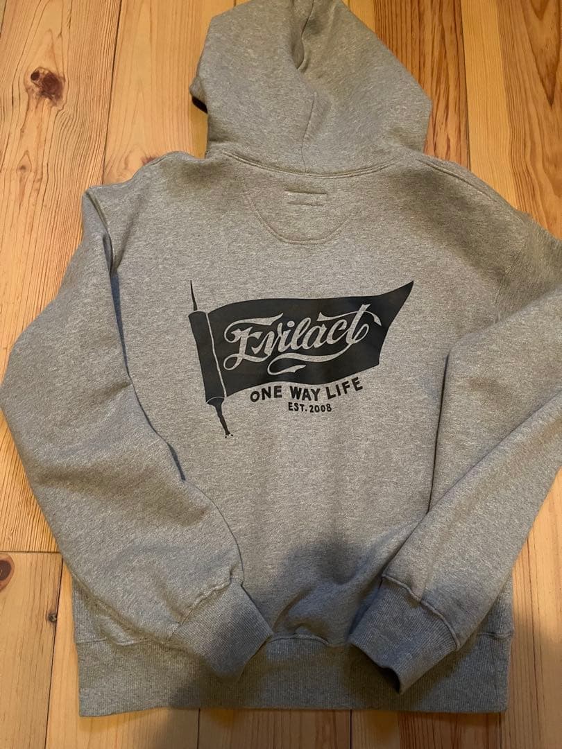 evilact イーブルアクト　パーカー